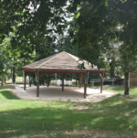 Espaces verts et kiosque en bois