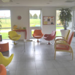 Salon Unité ALZHEIMER avec vue sur les espaces verts